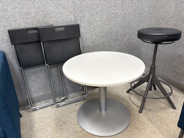 1482496-11 Collection of seating furniture and tables - Armchairs, bar stools, tables etc.
