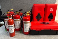 1482495 Samling med brandsläckare och förvaringslådor - Presto / Permalex