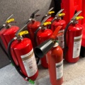 1482495-2 Samling med brandsläckare och förvaringslådor - Presto / Permalex
