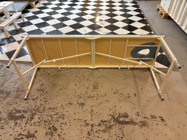 1535871-4 Treatment table - Tarsus