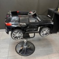 1290648-3 Parti med inventarier från frisörsalong