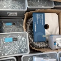 1539481-11 Två pallar med diverse monteringstillbehör
