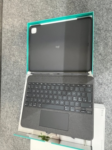 1511293-6 iPad Pro 12.9" Wi-Fi 256GB with keyboard holder, camera and mic