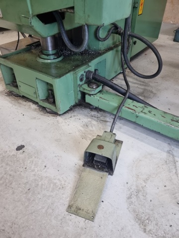 1531214-11 Värnamo R-150 CNC-fräsmaskin med omfattande verktygspaket