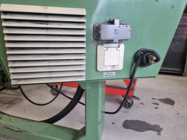 1531214-13 Värnamo R-150 CNC-fräsmaskin med omfattande verktygspaket