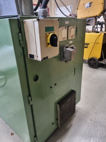 1531214-15 Värnamo R-150 CNC-fräsmaskin med omfattande verktygspaket