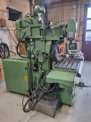 1531214-1 Värnamo R-150 CNC-fräsmaskin med omfattande verktygspaket