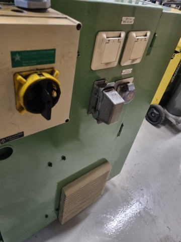 1531214-17 Värnamo R-150 CNC-fräsmaskin med omfattande verktygspaket