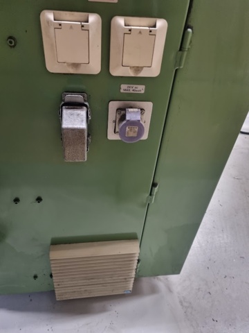1531214-18 Värnamo R-150 CNC-fräsmaskin med omfattande verktygspaket
