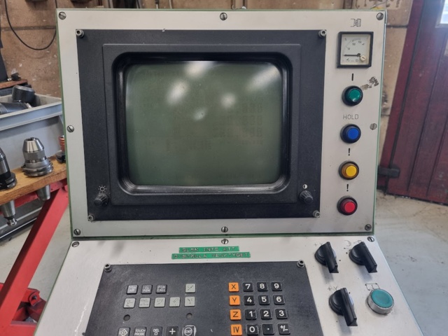 1531214-4 Värnamo R-150 CNC-fräsmaskin med omfattande verktygspaket