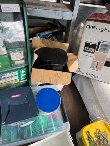 1405928-6 Parti diverse bygg-, verkstads- och förbrukningsartiklar