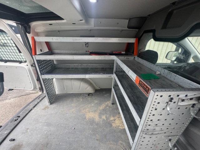 1405929-6 Bilinredning / Verkstadsinredning till transportbil