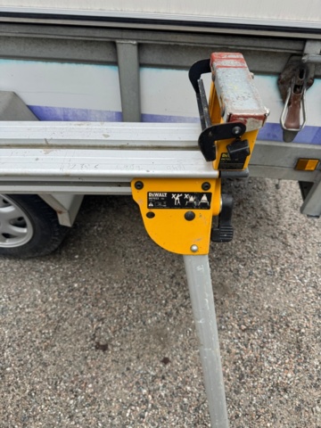 1405937-3 DeWalt Saw Table
