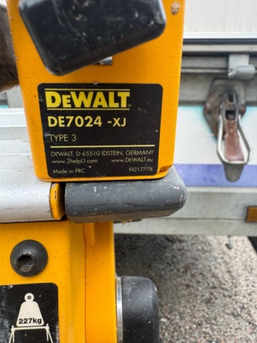 1405937-6 DeWalt Saw Table