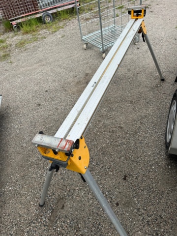 1405937-7 DeWalt Saw Table
