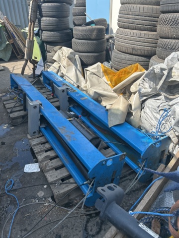 1521864-1 2-pillar lift 4000 kg - Beijing J&F Group