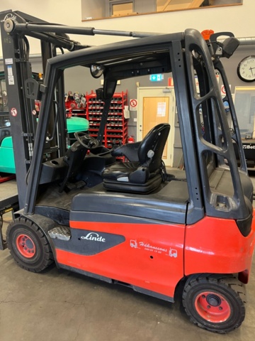 1536857-11 Linde Motviktstruck-4 hjul EL