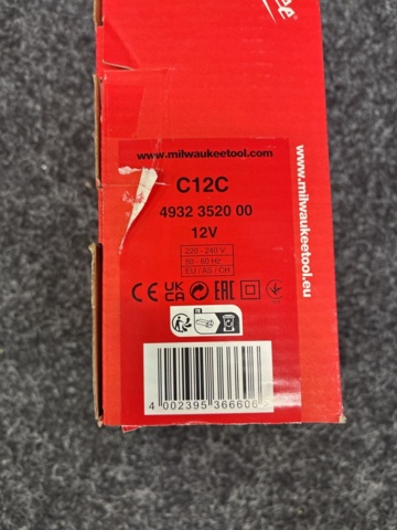 1540325-2 Laddare Milwaukee C12C