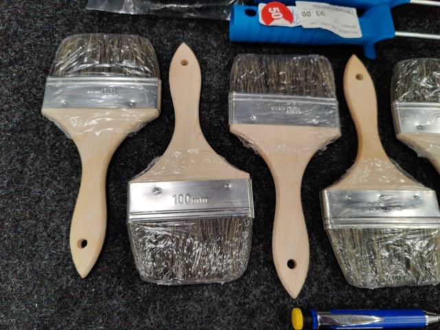 1540312-4 Penslar, slippapper, rollerbyglar m.m.