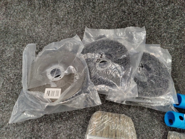 1540312-7 Penslar, slippapper, rollerbyglar m.m.