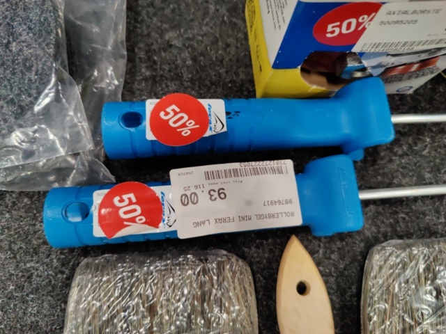 1540312-9 Penslar, slippapper, rollerbyglar m.m.