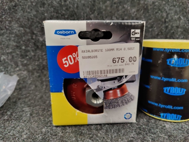 1540312-10 Penslar, slippapper, rollerbyglar m.m.