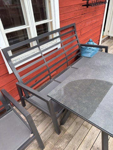 1516328-4 Utemöbler och klotgrill