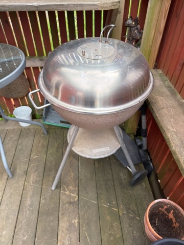 1516328-12 Utemöbler och klotgrill