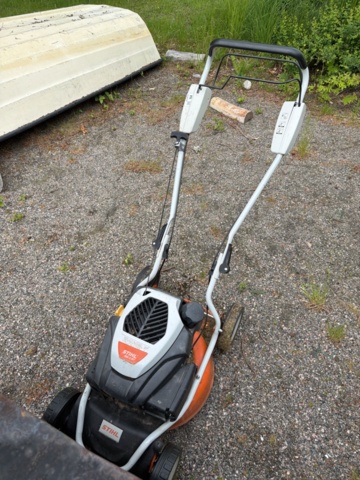 1516332-3 Gräsklippare - Stihl RM 2.0 RT