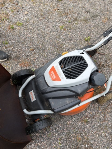 1516332-4 Gräsklippare - Stihl RM 2.0 RT