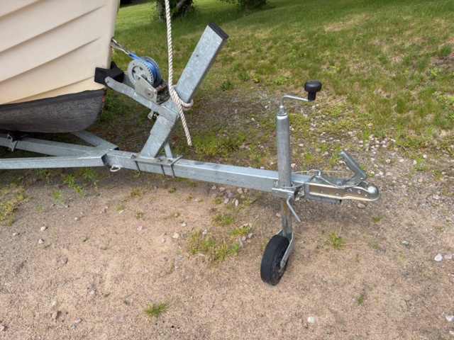 1516334-3 Båt med hytt och trailer - MCB 525 (Reparationsobjekt)