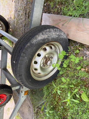 1516334-11 Båt med hytt och trailer - MCB 525 (Reparationsobjekt)