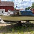 1516334-13 Båt med hytt och trailer - MCB 525 (Reparationsobjekt)