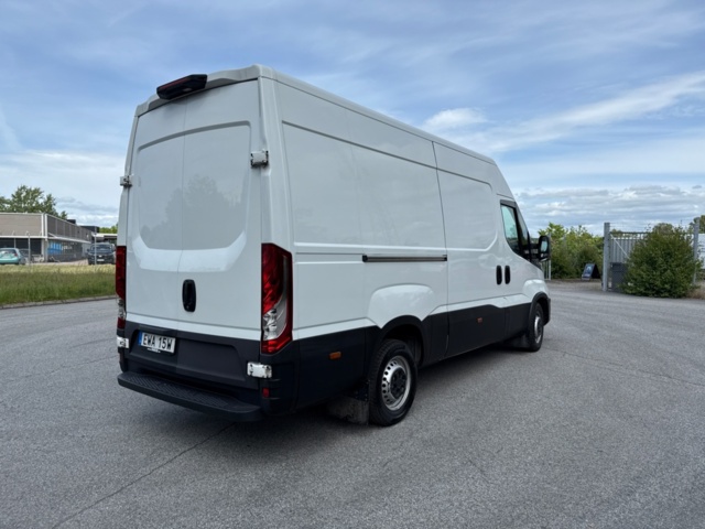1368085-5 Iveco Daily 35-140 Skåpbil 2.3 JTD Hi-Matic, 136hk, -2023