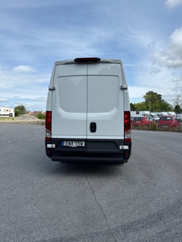 1368085-6 Iveco Daily 35-140 Skåpbil 2.3 JTD Hi-Matic, 136hk, -2023