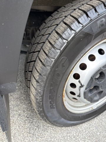 1368085-16 Iveco Daily 35-140 Skåpbil 2.3 JTD Hi-Matic, 136hk, -2023