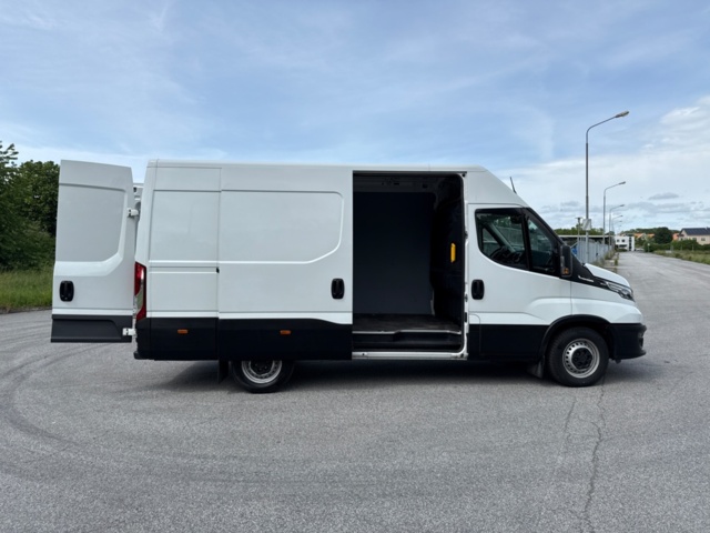 1368085-17 Iveco Daily 35-140 Skåpbil 2.3 JTD Hi-Matic, 136hk, -2023