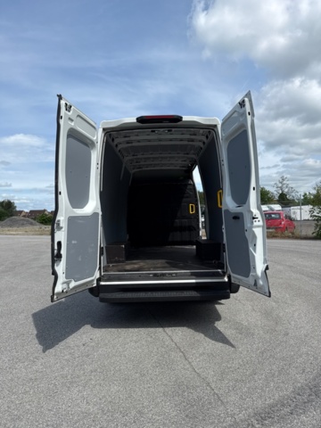 1368085-19 Iveco Daily 35-140 Skåpbil 2.3 JTD Hi-Matic, 136hk, -2023