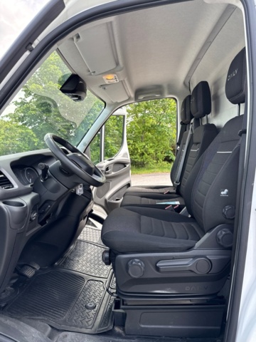 1368085-22 Iveco Daily 35-140 Skåpbil 2.3 JTD Hi-Matic, 136hk, -2023