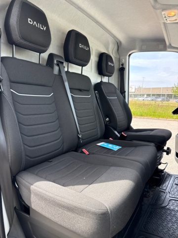 1368085-25 Iveco Daily 35-140 Skåpbil 2.3 JTD Hi-Matic, 136hk, -2023