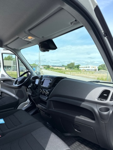 1368085-26 Iveco Daily 35-140 Skåpbil 2.3 JTD Hi-Matic, 136hk, -2023