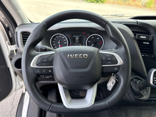 1368085-31 Iveco Daily 35-140 Skåpbil 2.3 JTD Hi-Matic, 136hk, -2023