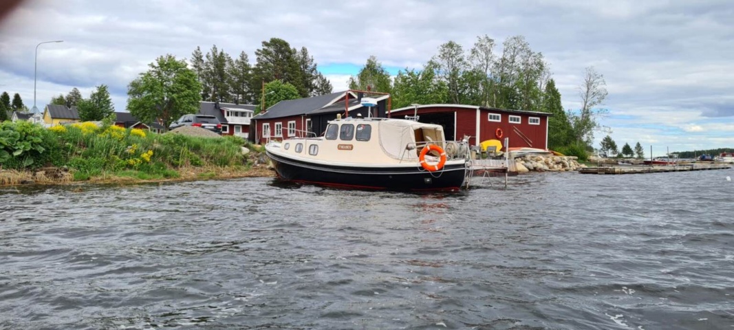 1529718-4 Oak boat with wheelhouse and interior – "The Penguin"