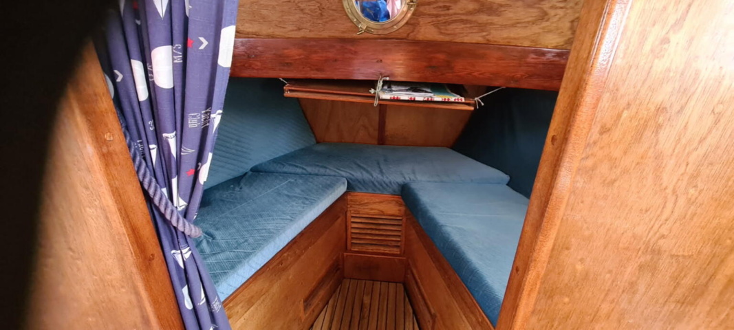 1529718-21 Oak boat with wheelhouse and interior – "The Penguin"