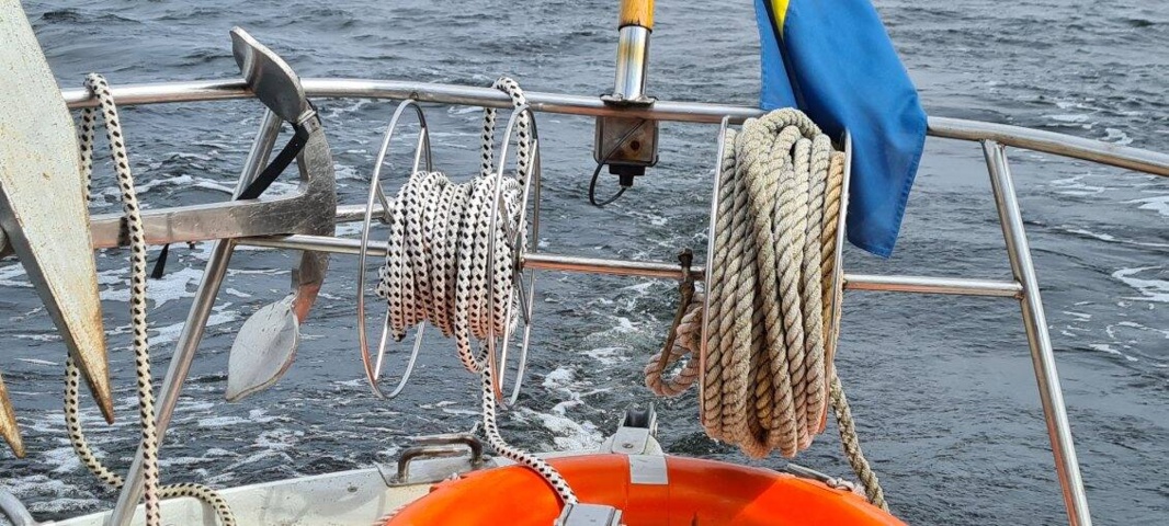 1529718-11 Oak boat with wheelhouse and interior – "The Penguin"