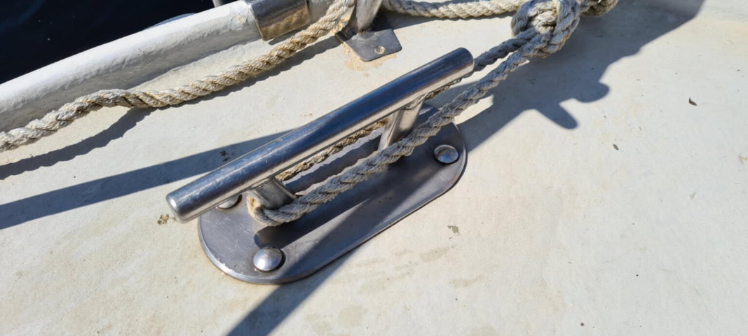 1529718-12 Oak boat with wheelhouse and interior – "The Penguin"