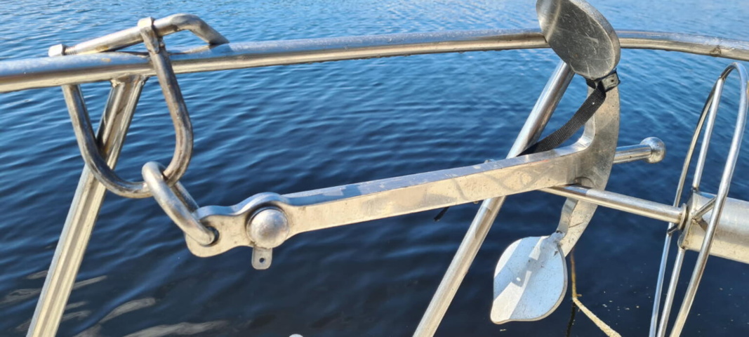 1529718-14 Oak boat with wheelhouse and interior – "The Penguin"