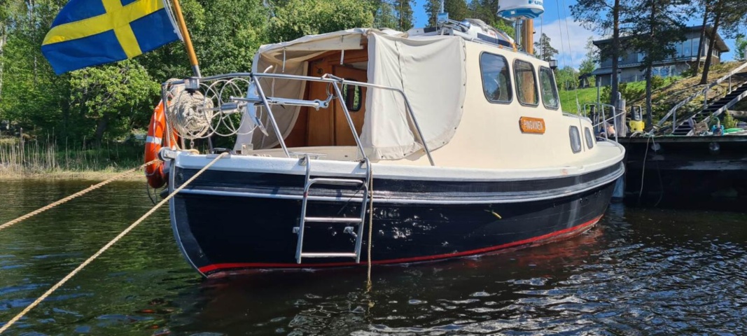 1529718-7 Oak boat with wheelhouse and interior – "The Penguin"