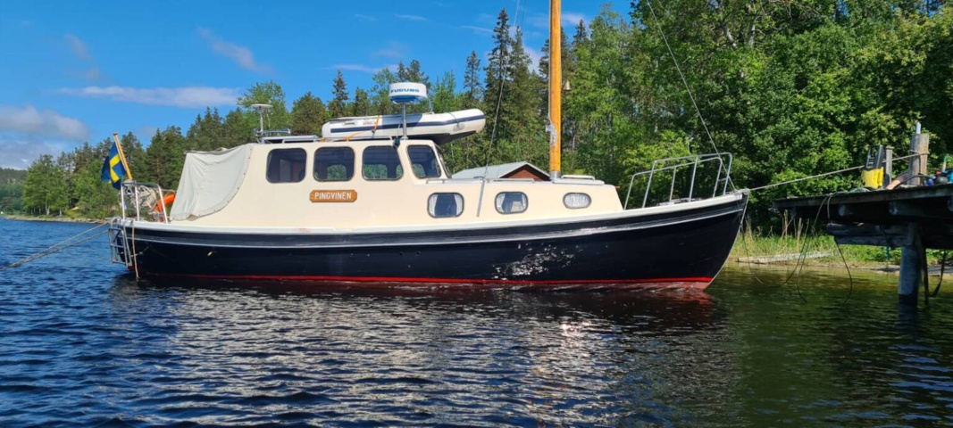 1529718-1 Oak boat with wheelhouse and interior – "The Penguin"