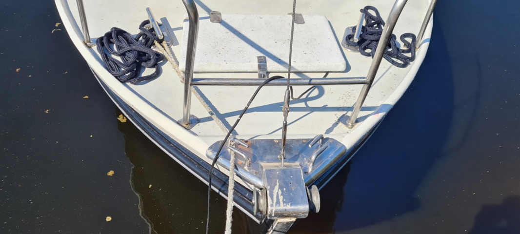 1529718-10 Oak boat with wheelhouse and interior – "The Penguin"